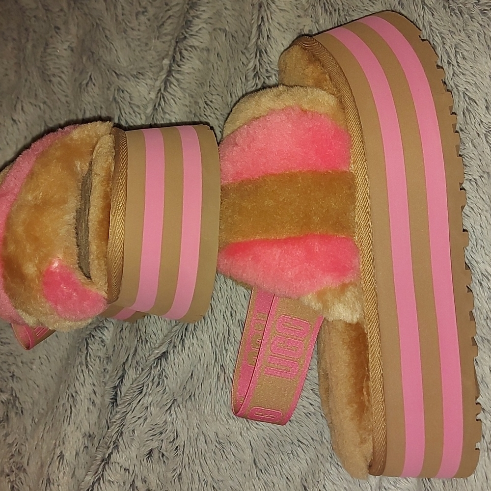 Ugg pump slides